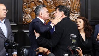 političari u klinču