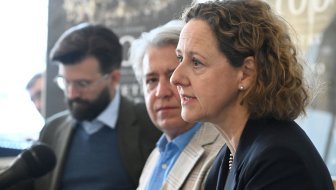 U KLOVIĆEVIM DVORIMA