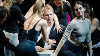 između glamura i sjene