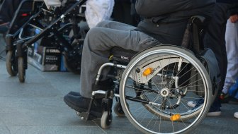 unatoč zajamčenim pravima