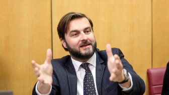 proučili smo karticu