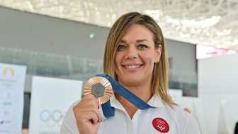 DIPLOMATSKI I LIJEPO