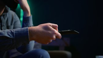 NEOVLAŠTENO EMITIRANJE