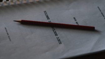 Između istine i manipulacije