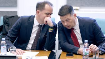 političko prepucavanje