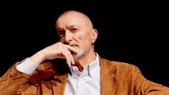 ARTURO PEREZ-REVERTE