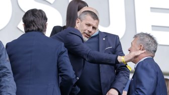 TRENER SE NUDI