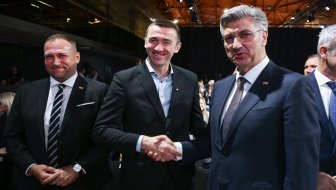 IZA ZATVORENIH VRATA