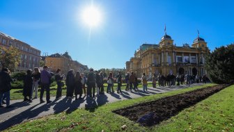 NAJTRAŽENIJI BLAGDANSKI SPEKTAKL