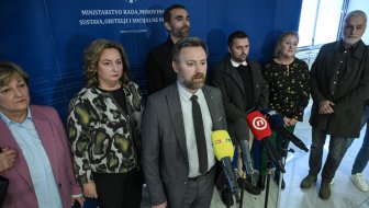 OSTAJU PRI SVOJIM ZAHTJEVIMA