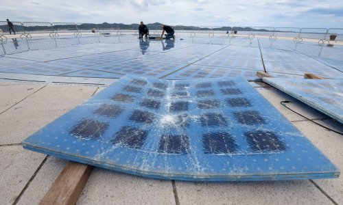 Mladić koji je razbio 'Pozdrav suncu' smješten u bolnicu