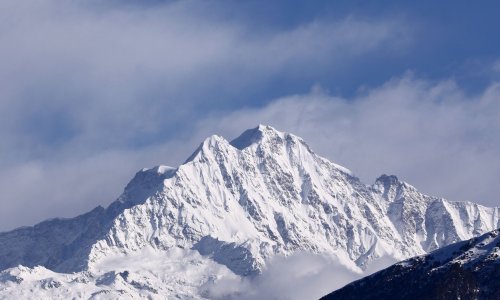 Spasioci tragaju za osam alpinista nestalih na himalajskom vrhu