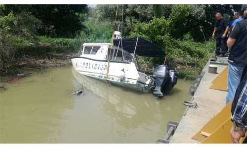 Hrvatski policajci spasili 16 migranata iz nabujalog Dunava, no onda je u brod počela nadirati voda