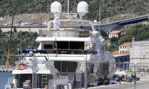 U marini izgorjela jahta, vlasnik se jedva spasio