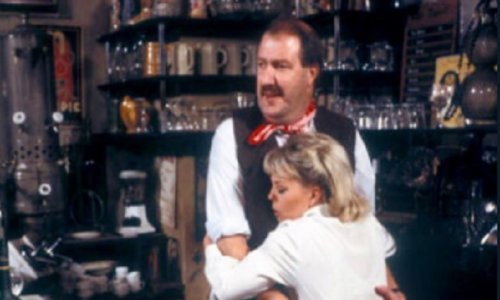 Sjećate se vrckave konobarice Mimi iz kultne serije 'Allo 'Allo? Danas ovako izgleda