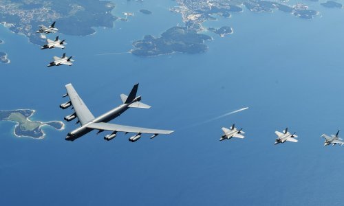 [VIDEO] Pogledajte kako najdugovječniji američki strateški bombarder nadlijeće Pulu i Brijune