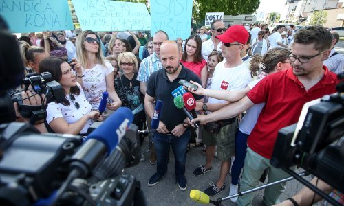 [FOTO/VIDEO] Zagrepčani prosvjeduju protiv premještanja hipodroma, pridružio im se i Gordan Maras