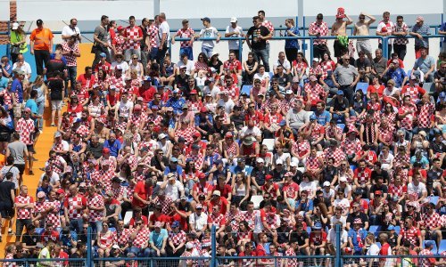 Tužan trenutak prije početka utakmice; minuta šutnje za stradale djevojčice i bivšeg šefa Uefe