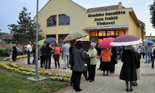 Vinkovci: Premijerno izvedena 'Ljubaf' Murraya Schisgala
