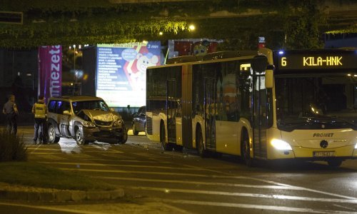 [VIDEO/FOTO] U Splitu se sudarili automobil i autobus gradskog prijevoza