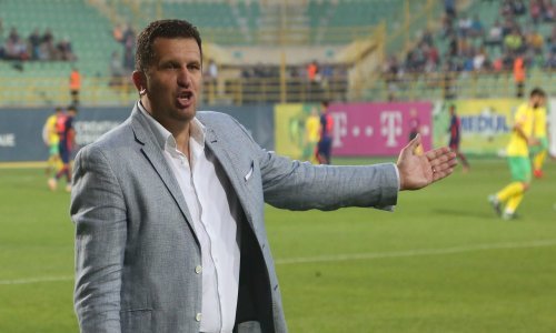 Posrnulu je momčad spasio ispadanja iz lige, a čelnici kluba zahvalili su mu se  - otkazom