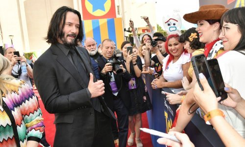 Keanu Reeves pravi je hit na društvenim mrežama: Nije ni svjestan koliku pomutnju stvara među obožavateljicama