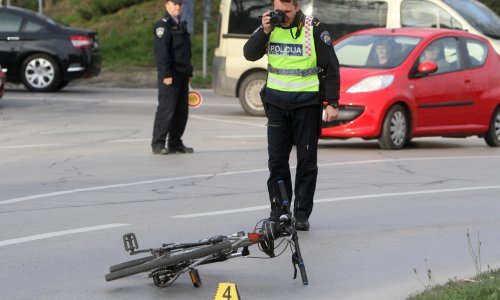 Pritvoren vozač koji je naletio na djecu na biciklu pa pobjegao