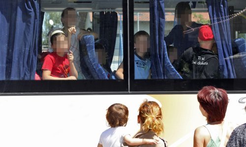 Djeca satima čekala odlazak na izlet, poslali im više neispravnih autobusa. Ravnateljica bijesna: Dakle, ovo je katastrofa!
