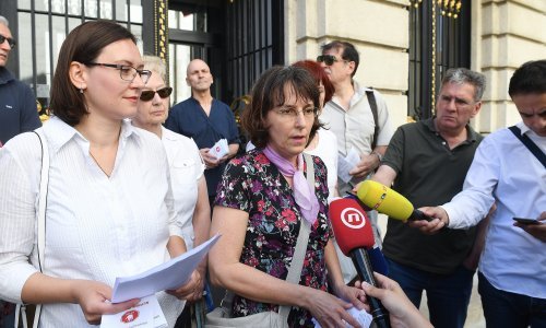 Građanska inicijativa protiv 'neprimjerene' lektire, smetaju im Ferić, Drakulić, Murakami, Novak...