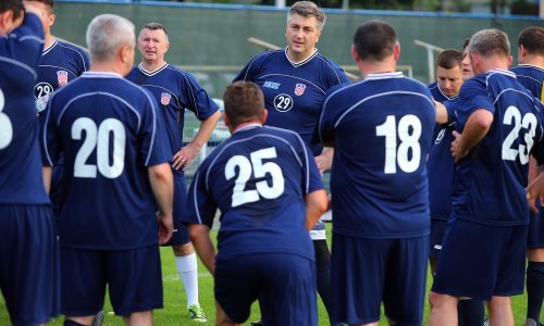 HDZ slavi 30. rođendan: Nakon priredbe u Lisinskom, Plenković i ekipa skidaju se u dresove i igraju utakmicu