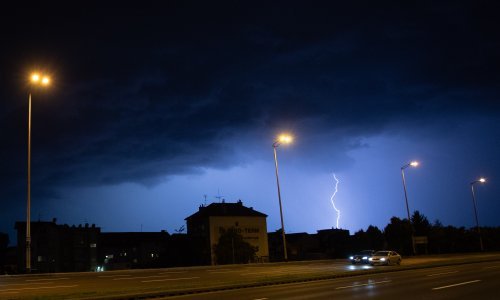 U Retkovcu osoba ozlijeđena u požaru nakon udara groma