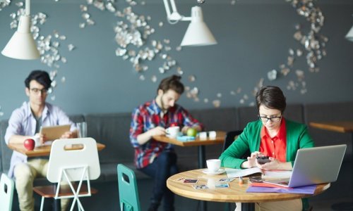 Ljudima u vratu rastu nove kosti. Krivac za to mogli bi biti pametni telefoni