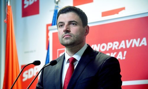 Bernardić: Ne smije postati normalno da državni dužnosnik u dvorištu ima parkiran Mercedes