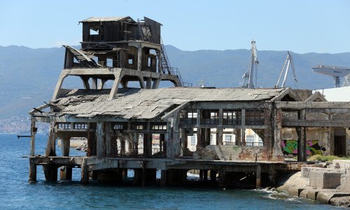 Urušio se dio krovne konstrukcije lansirne rampe za torpeda u Rijeci
