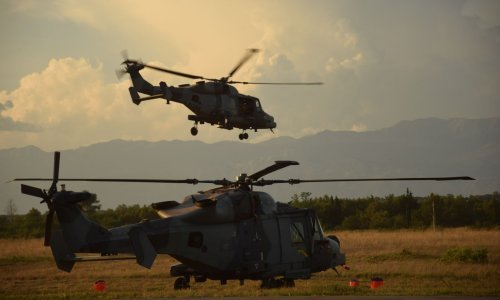 [VIDEO/FOTO] Pogledajte zračni desant iznad Udbine, brani se aerodrom