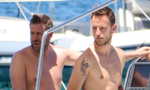 Zbog jedne fotografije Ivana Rakitića u zrakoplovu nastala totalna pomutnja; je li ovo znak da napušta Barcu?