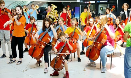 Flash mobom u Zračnoj luci Franjo Tuđman obilježen Svjetski dan glazbe