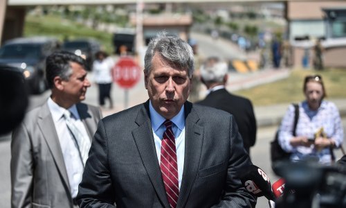 Američki veleposlanik na Kosovu sugerira Prištini ukidanje pristojbi Srbiji