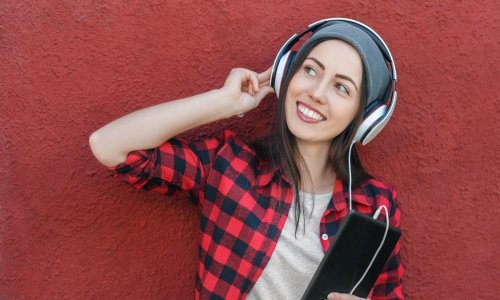 Mladi u Hrvatskoj slušaju glazbu satima; većina više od četiri sata dnevno