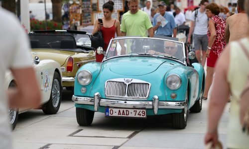 [FOTO] Pogledajte spektakularnu izložbu oldtimera na splitskoj Rivi