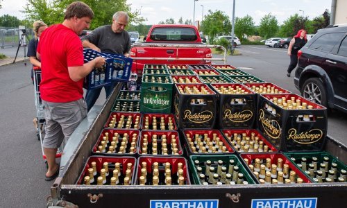 Stanovnici pokupovali pivo u znak prosvjeda protiv neonacističkog festivala