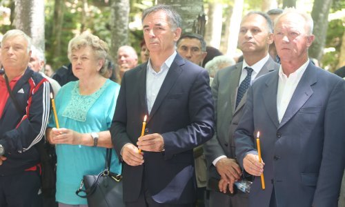 Predstavnici Srba, Židova i antifašista u Jadovnom: U Hrvatskoj se negiraju zločini počinjeni u NDH