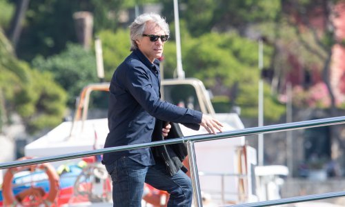 Jon Bon Jovi sa suprugom i najmlađim sinom stigao u Hrvatsku; U Cavtatu se ukrcao na jahtu