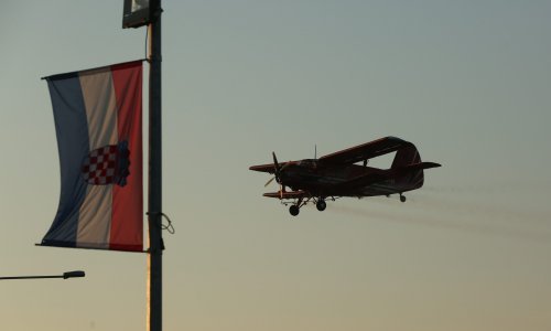 Stiže spas? Poletjeli zrakoplovi za zaprašivanje komaraca