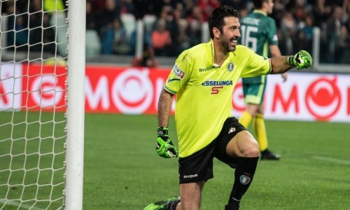 Gianluigi Buffon ima jako dobar razlog da se vrati u Juventus; došao bi u priliku srušiti velikog Paola Maldinija