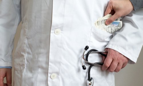 USKOK istražuje liječnika jer je tražio i primio 100 eura mita