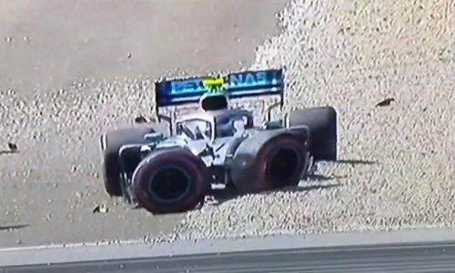 Formula 1 u Austriji započela teškim nesrećama: Verstappen i Bottas potpuno razbili bolide