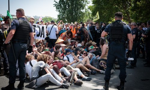 Klimatski aktivisti sukobili se s policijom u Parizu