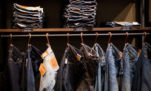 Poruka Trumpu: Ako ćeš ti nama cariniti čelik, mi ćemo tebi levisice i žestu!