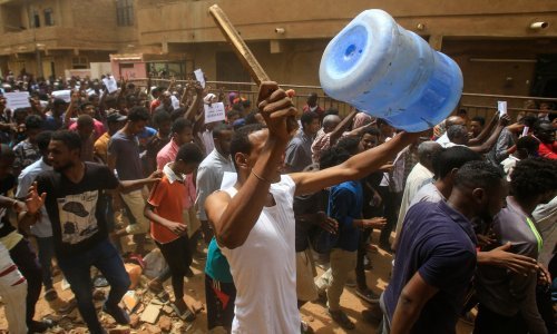 Sudanci masovnim prosvjedom traže civilnu vlast